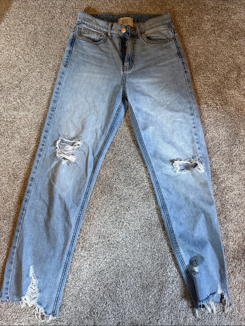 BDG Light Blue cowboy Jeans with Distressed Knees 26